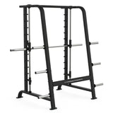 Titanium Strength Black Series Multipower Smith-Maschine in Schwarz, Schrägansicht von rechts mit Scheibenhaltern