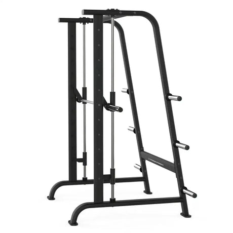 Titanium Strength Black Series Multipower Smith-Maschine in Schwarz, Seitenansicht mit Führungsrohren und Standfüßen