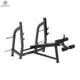 Titanium Strength Black Series Negativ Geneigte Olympische Drückbank: Schrägansicht mit Beinrollen und Hantelablagen