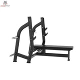 Titanium Strength Black Series Olympische Drückbank Flach: Schrägansicht von rechts mit Flachbank und Ablagen