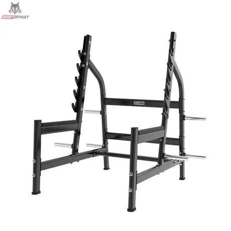 Titanium Strength Black Series Olympisches Kniebeugen-Rack: Schrägansicht von hinten in Schwarz mit hohen Ständern und Scheibenhaltern