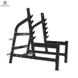 Titanium Strength Black Series Olympisches Kniebeugen-Rack: Schrägansicht von vorne in Schwarz mit Hantelablagen und Sicherheitsablagen