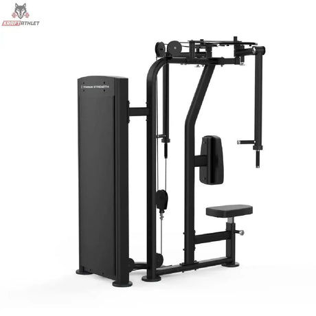 Titanium Strength Black Series Pec Fly & Rear Delt: Schrägansicht mit Gewichtsturm im Vordergrund, in Schwarz