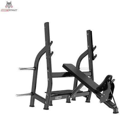 Titanium Strength Black Series Positiv Geneigte Olympische Drückbank: Schrägansicht mit Schrägbank und Hantelablagen
