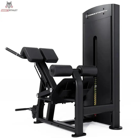Titanium Strength Black Series Rückenstrecker Hyperextension – Schrägansicht mit Beinpolstern, Rückenpolster und Gewichtsturm, schwarz