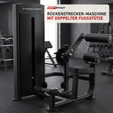 Titanium Strength Black Series Rückenstreckung in einem fertig eingerichteten Studio mit dunklen Wänden und Gummiboden