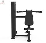 Titanium Strength Black Series Schulterpresse: Vorderansicht mit Rückenpolster und langen Griffen, in Schwarz