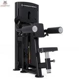 Titanium Strength Black Series Selectorisierte Seitenheben – Schrägansicht von vorne mit Armpolstern, Sitz und Gewichtsstapel, schwarz