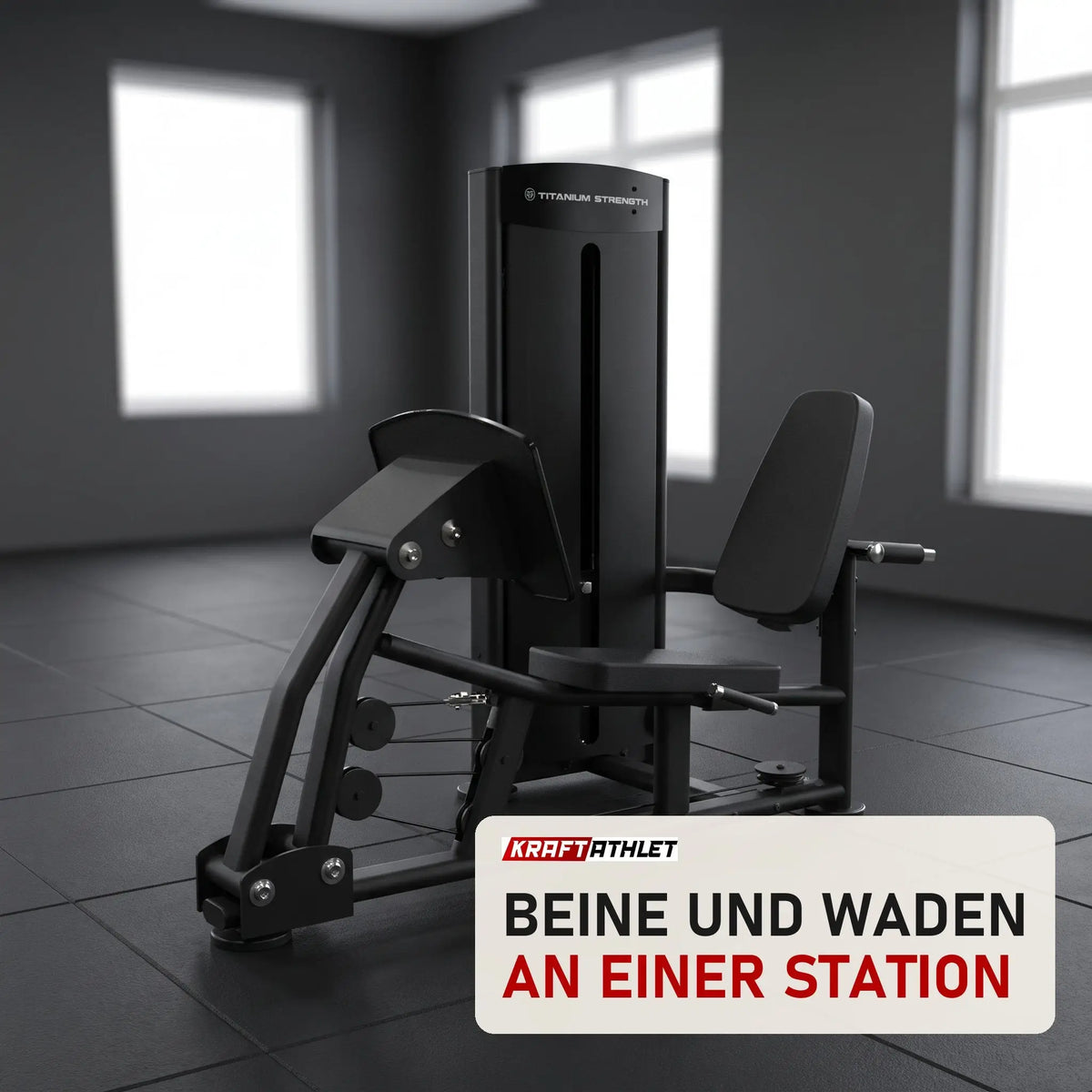 Titanium Strength Black Series Sitzende Beinpresse und Wadenheben in einem fertig eingerichteten Studio mit dunklen Wänden und Gummiboden