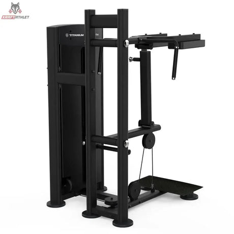 Titanium Strength Black Series Standing Calf Raise: Schrägansicht von rechts mit Führungsrahmen, in Schwarz