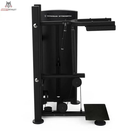 Titanium Strength Black Series Standing Calf Raise: Vorderansicht mit Schulterpolstern und Trittplatte, in Schwarz