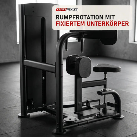 Titanium Strength Black Series Torso Rotation in einem fertig eingerichteten Studio mit dunklen Wänden und Gummiboden