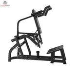 Titanium Strength Black Series V-Squat – Schrägansicht von vorne rechts mit Griffen und Fußplattform