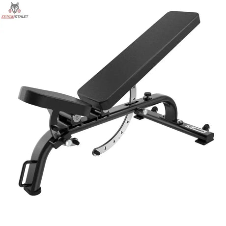 Titanium Strength Black Series Verstellbare Multifunktionsbank, Schrägansicht mit geneigter Lehne