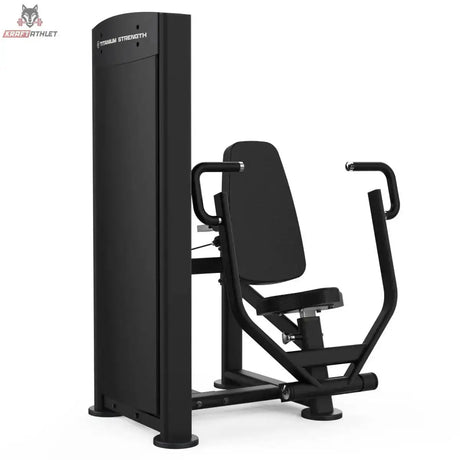 Titanium Strength Black Series Vertikale Brustpresse: Seitenansicht mit Gewichtsturm im Vordergrund, in Schwarz