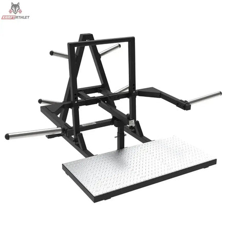 Titanium Strength BSQ80 Belt Squat in leicht erhöhter Schrägansicht mit Blick auf Plattform und Rahmen