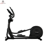 Titanium Strength CT2000T Crosstrainer mit Touchscreen in Schwarz, Seitenansicht von rechts mit Griffen und Pedalen