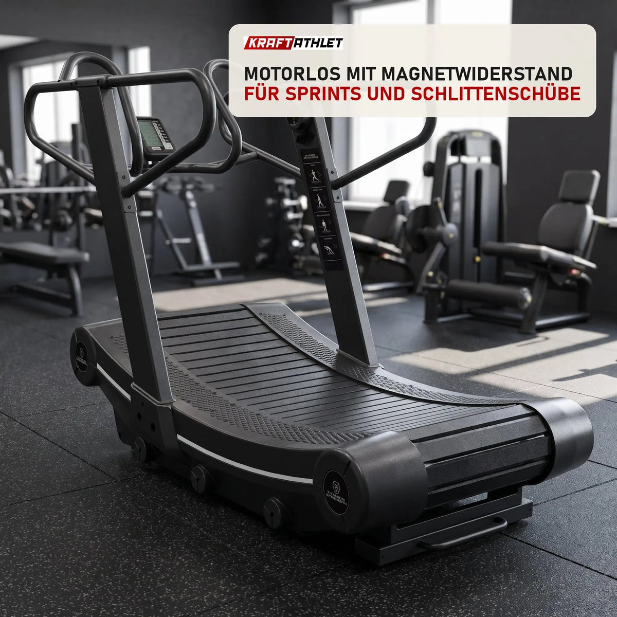 Titanium Strength Curved RS Laufband in einem fertig eingerichteten Studio mit dunklen Wänden und Gummiboden