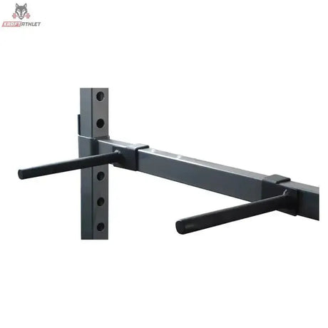 Titanium Strength DP3 Dip Handle, Detailansicht der zwei Dip-Griffe in Schwarz, montiert am Pfosten eines Power Cage