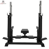 Titanium Strength Elite Series Bankdrücken & Squat Rack Combo in Frontansicht vom Fußende mit Standfläche und Hantelablagen