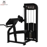 Titanium Strength Elite Series Bizepscurl – Schrägansicht von hinten mit Armauflage und Gewichtsturm