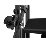 Titanium Strength Elite Series Dual Bizeps- und Trizepsmaschine – Detail des Drehhebels und der gepolsterten Armauflage