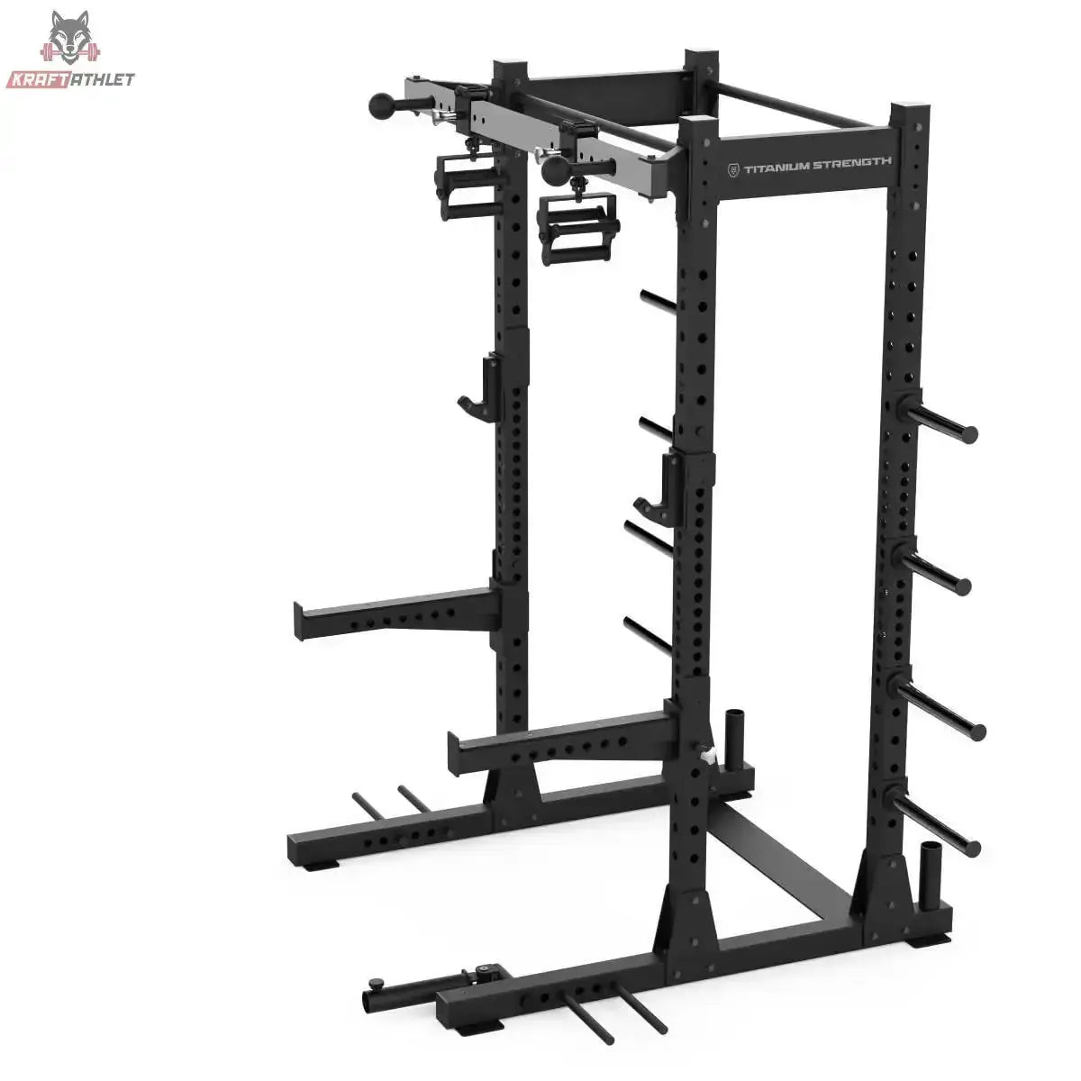 Titanium Strength Elite Series Half Rack E10 in Schrägansicht von hinten mit J-Hooks und Ablagen