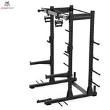 Titanium Strength Elite Series Half Rack E10 in Schrägansicht von hinten mit J-Hooks und Ablagen