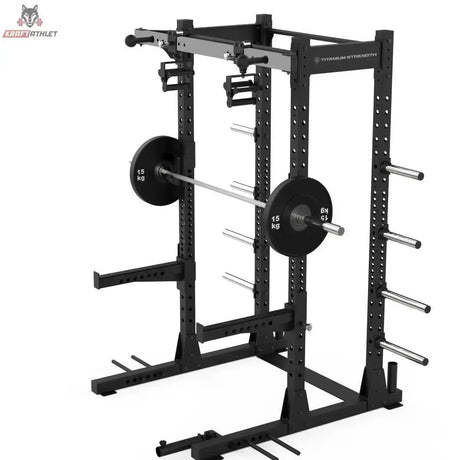 Titanium Strength Elite Series Half Rack E10 mit eingelegter Langhantel und Hantelscheiben, Schrägansicht