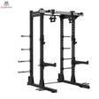 Titanium Strength Elite Series Half Rack E10 in Schrägansicht mit Klimmzugstange und Scheibenhaltern