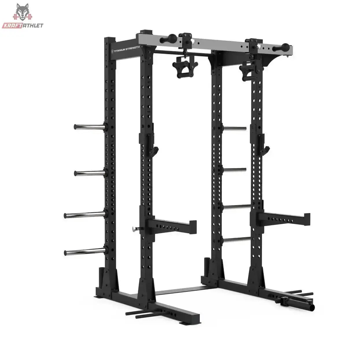 Titanium Strength Elite Series Half Rack E10 in Schrägansicht mit Klimmzugstange und Scheibenhaltern