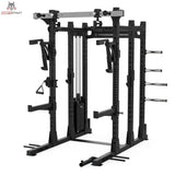 Titanium Strength Elite Series Half Rack E50 in Schwarz, Schrägansicht mit Seilzug und Scheibenhaltern