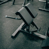 Titanium Strength Elite Series Hyperextension Bank Römischer Stuhl, Schrägansicht