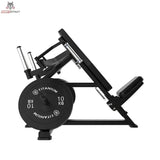 Titanium Strength Elite Series IsoLateral Incline Pec Fly – Seitenansicht von rechts mit aufgelegter 10-kg-Scheibe