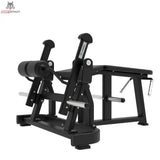 Titanium Strength Elite Series IsoLateral Prone Leg Curl in Schrägansicht von vorn mit Beinrollen und Liegepolster