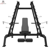 Titanium Strength Elite Series Konvergierende Smith Multipresse – Frontansicht mit Bank in Schrägstellung zwischen beiden Rahmen