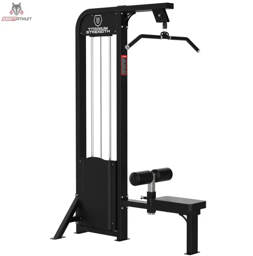 Titanium Strength Elite Series Latzugmaschine – Schrägansicht mit Latzugstange, Sitz und Oberschenkelrolle