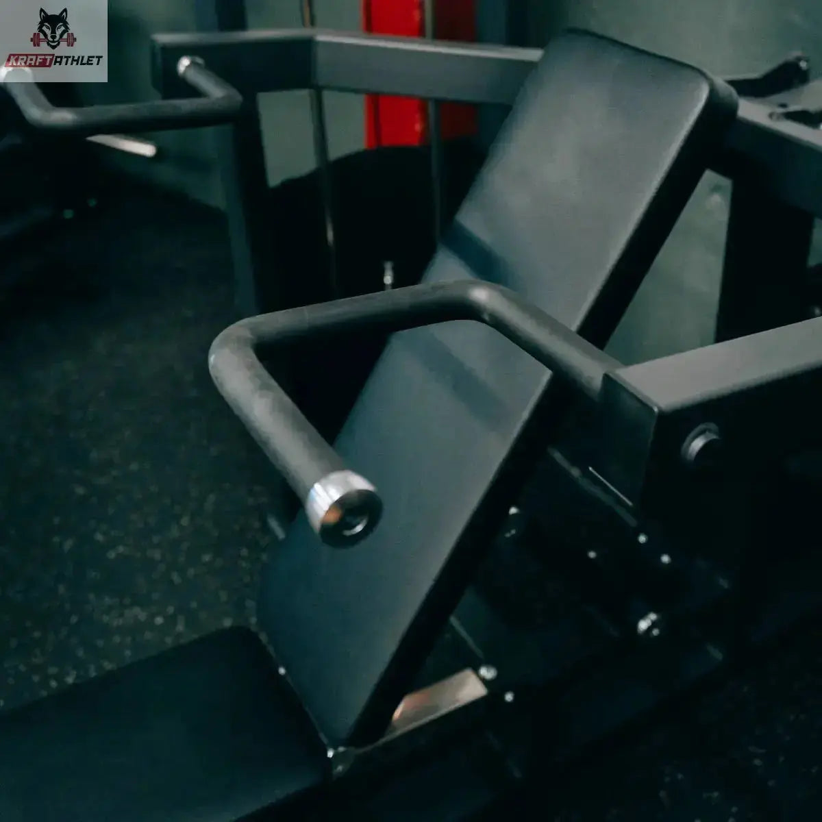 Titanium Strength Elite Series Multipress 3 Funktionen – Detailaufnahme im Studio von Polster und Griffbügel