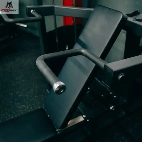 Titanium Strength Elite Series Multipress 3 Funktionen – Detailaufnahme im Studio von Polster und Griffbügel