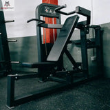 Titanium Strength Elite Series Multipress 3 Funktionen – Aufnahme im Studio mit Rückenpolster und Griffen
