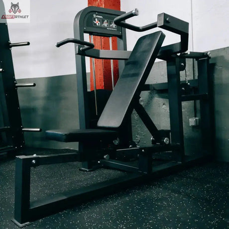 Titanium Strength Elite Series Multipress 3 Funktionen – Aufnahme im Studio mit Rückenpolster und Griffen