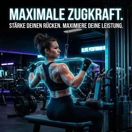 Titanium Strength Elite Series Multistation 5 Stationen im beleuchteten Studio, Frau trainiert am Latzug