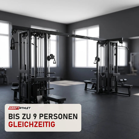 Titanium Strength Elite Series Multistation 8 Stationen in einem fertig eingerichteten Studio mit dunklen Wänden und Gummiboden
