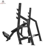 Titanium Strength Elite Series Olympische Schrägbank in der Rückansicht mit Blick auf Ablagen, Rahmenstreben und Fußplattform