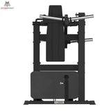 Titanium Strength Elite Series Pendulum Hack Squat in Schwarz, Frontansicht mit Rückenpolster und Hantelaufnahmen