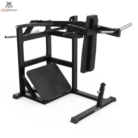 Titanium Strength Elite Series Pendulum Hack Squat in Schwarz, Schrägansicht mit Schulterpolstern und Fußplatte