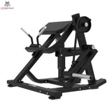 Titanium Strength Elite Series Plate Loaded Bicep Curl in Schrägansicht mit Armpolster, Curlgriffen und Scheibenaufnahme