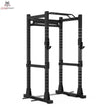 Titanium Strength Elite Series Power Cage E30 in Schrägansicht mit Lochraster und Klimmzugstange
