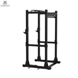 Titanium Strength Elite Series Power Cage E30 in Schrägansicht von der Seite mit Ablagen und Standfüßen