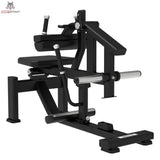 Titanium Strength Elite Series Sitzende Wadenmaschine: Schrägansicht von vorn mit Fußplatte und Hebelarm